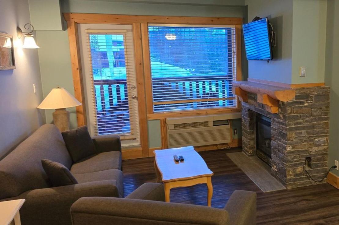 Cornerstone Lodge By Park Vacation Management Fernie Bagian luar foto
