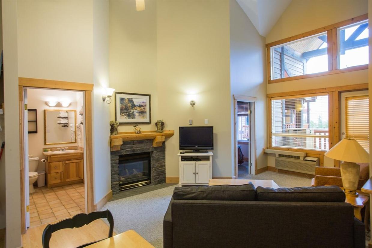 Cornerstone Lodge By Park Vacation Management Fernie Bagian luar foto