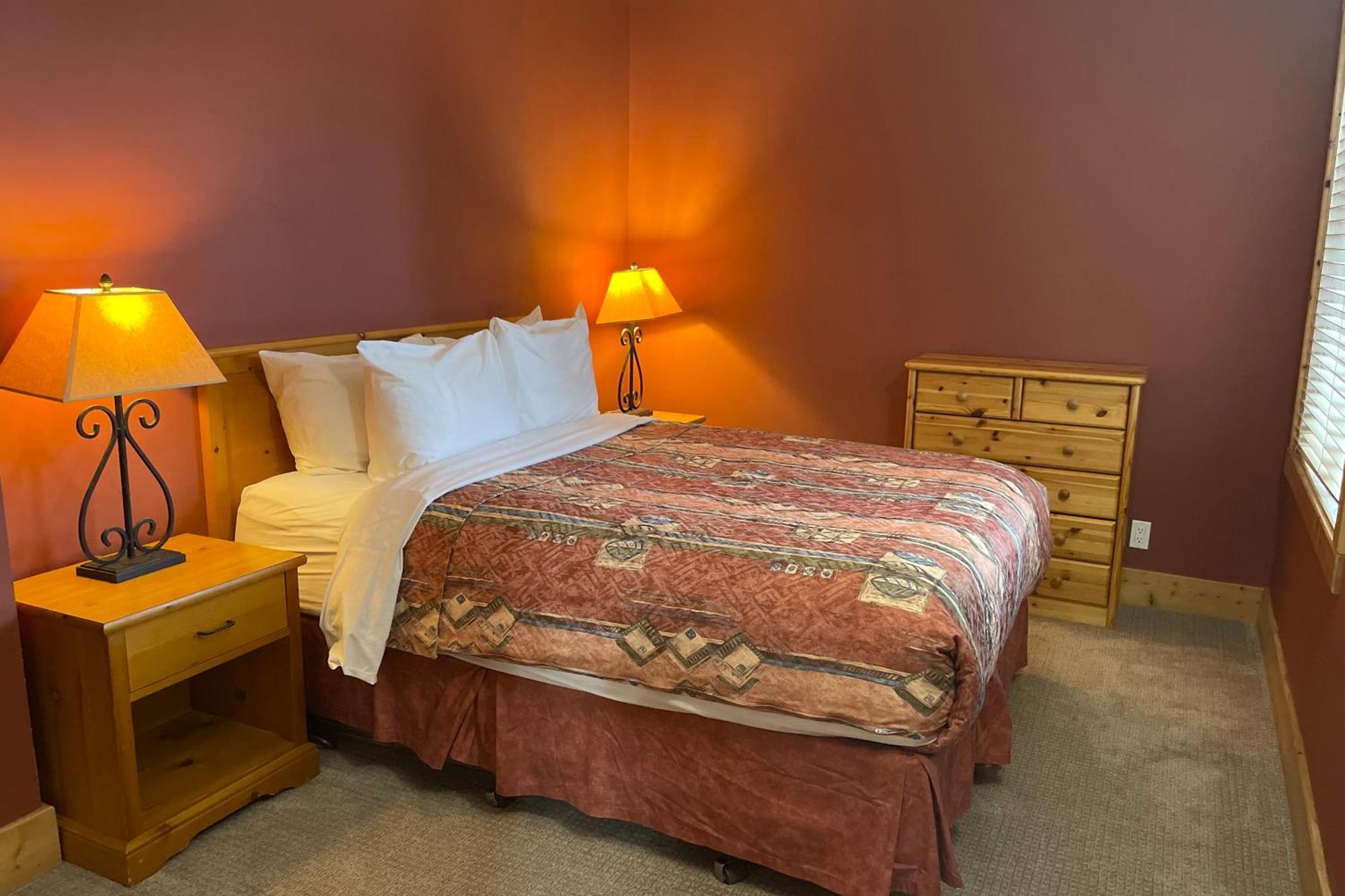 Cornerstone Lodge By Park Vacation Management Fernie Bagian luar foto