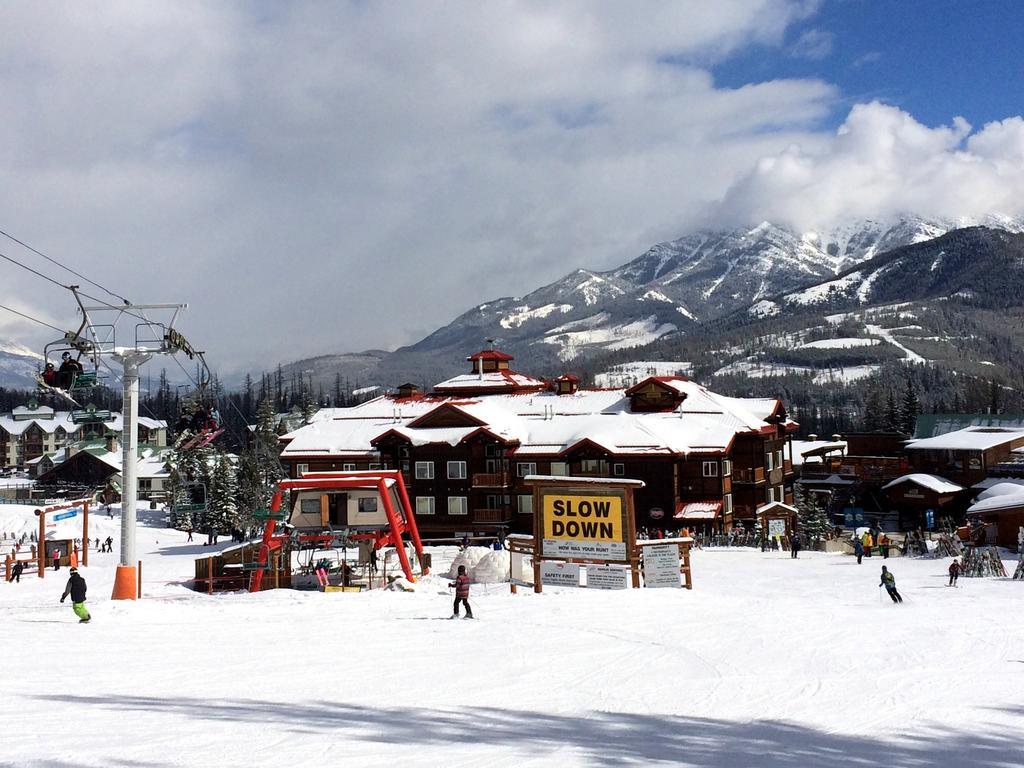Cornerstone Lodge By Park Vacation Management Fernie Bagian luar foto