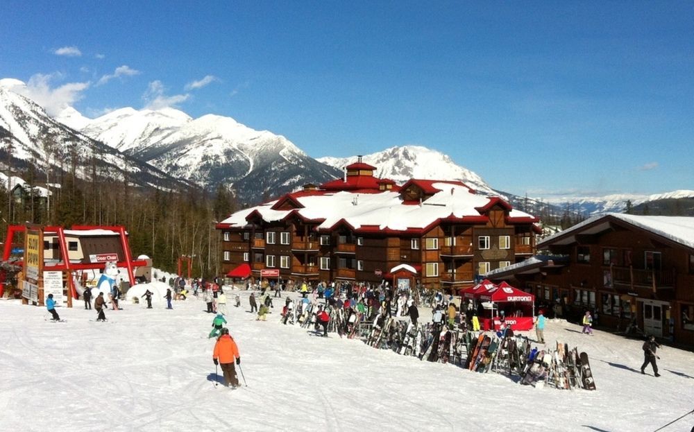 Cornerstone Lodge By Park Vacation Management Fernie Bagian luar foto