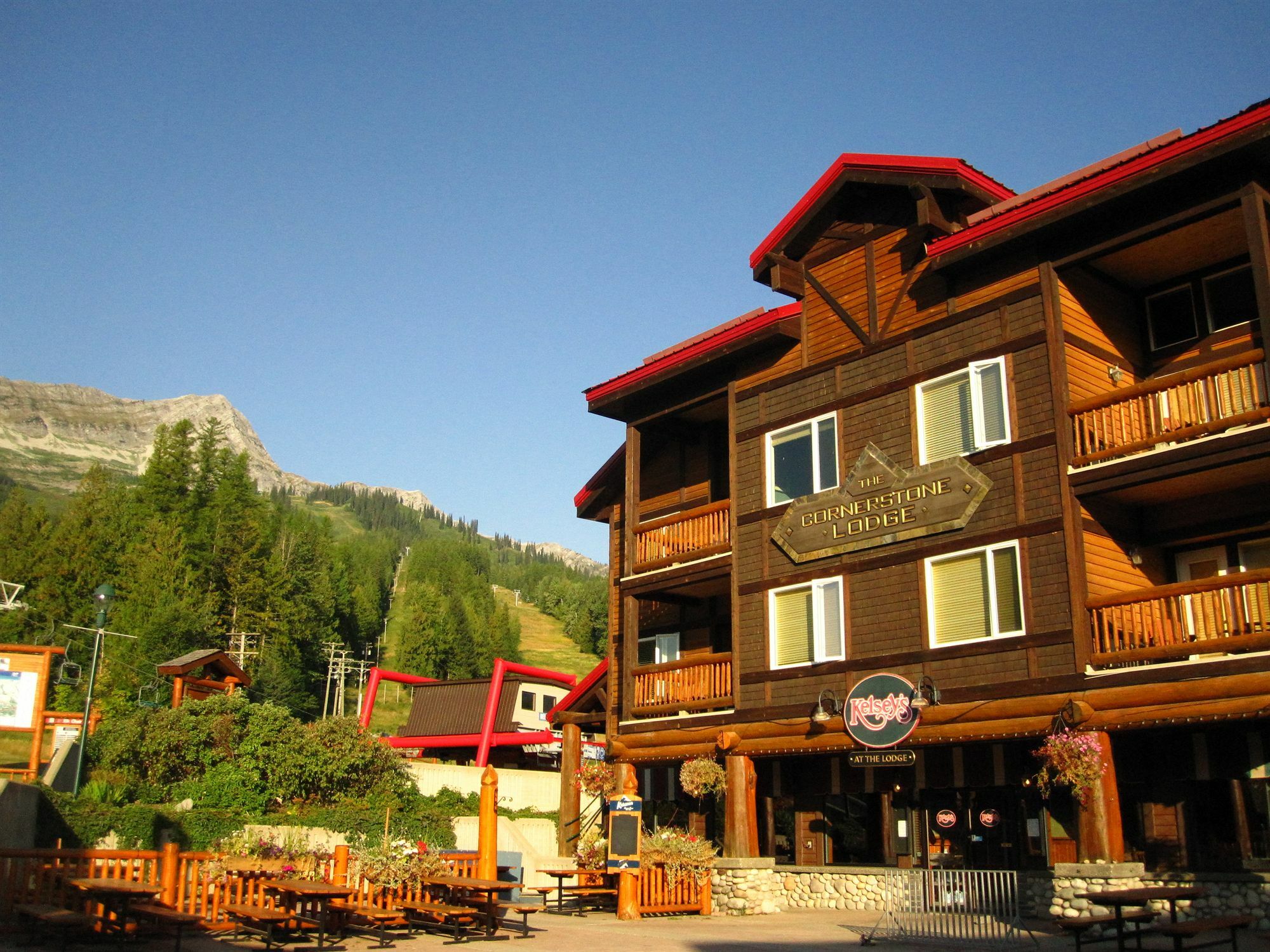 Cornerstone Lodge By Park Vacation Management Fernie Bagian luar foto