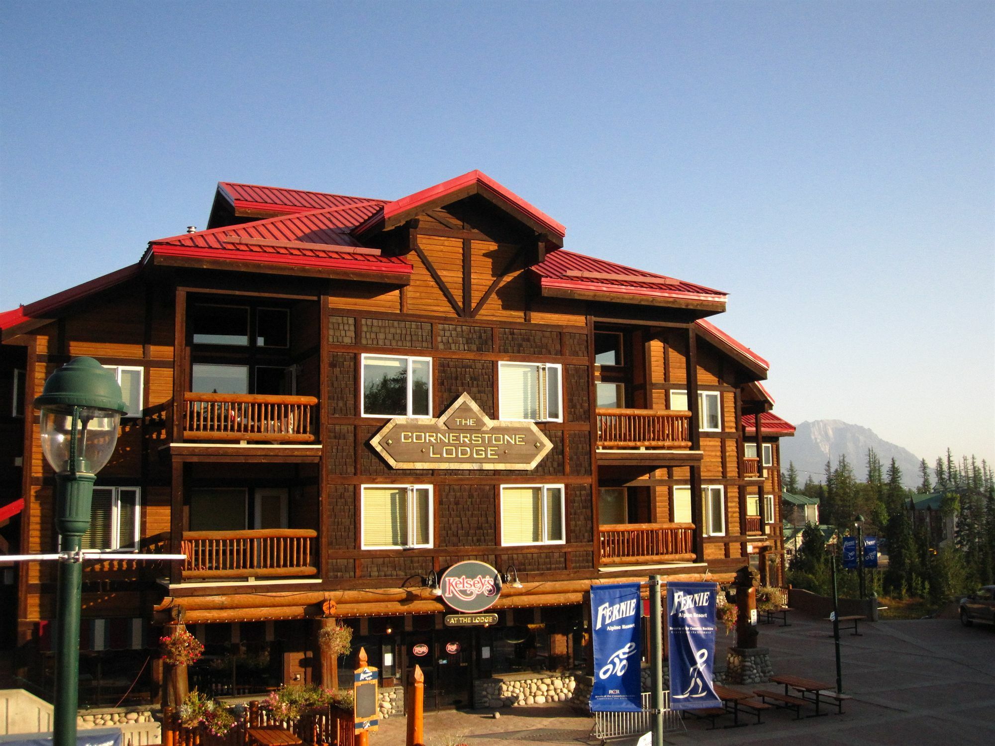 Cornerstone Lodge By Park Vacation Management Fernie Bagian luar foto